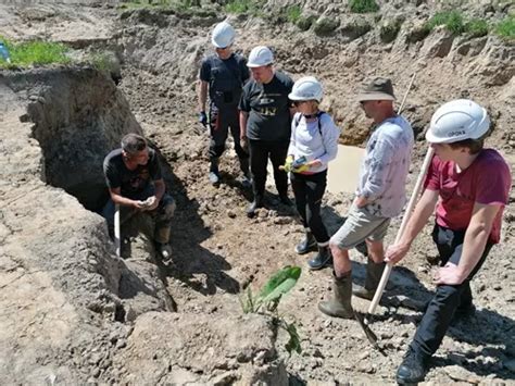 legální sběr vltavínů|Zážitková těžba vltavínů nedaleko Českého Krumlova